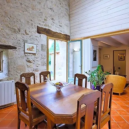 La Grange D'oustaud Bed & Breakfast 3*