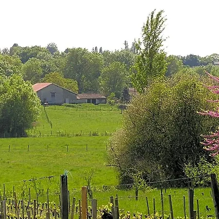 La Grange D'oustaud Bed & Breakfast 3*
