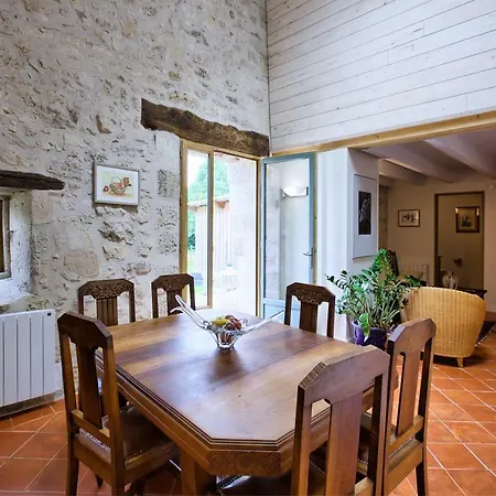 La Grange D'oustaud Bed & Breakfast 3*